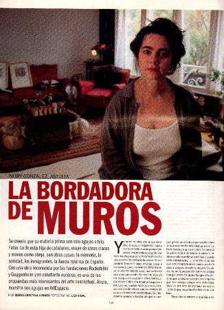 Revista Caras Año 14, nº 354. La bordadora de muros. Nury González, artista